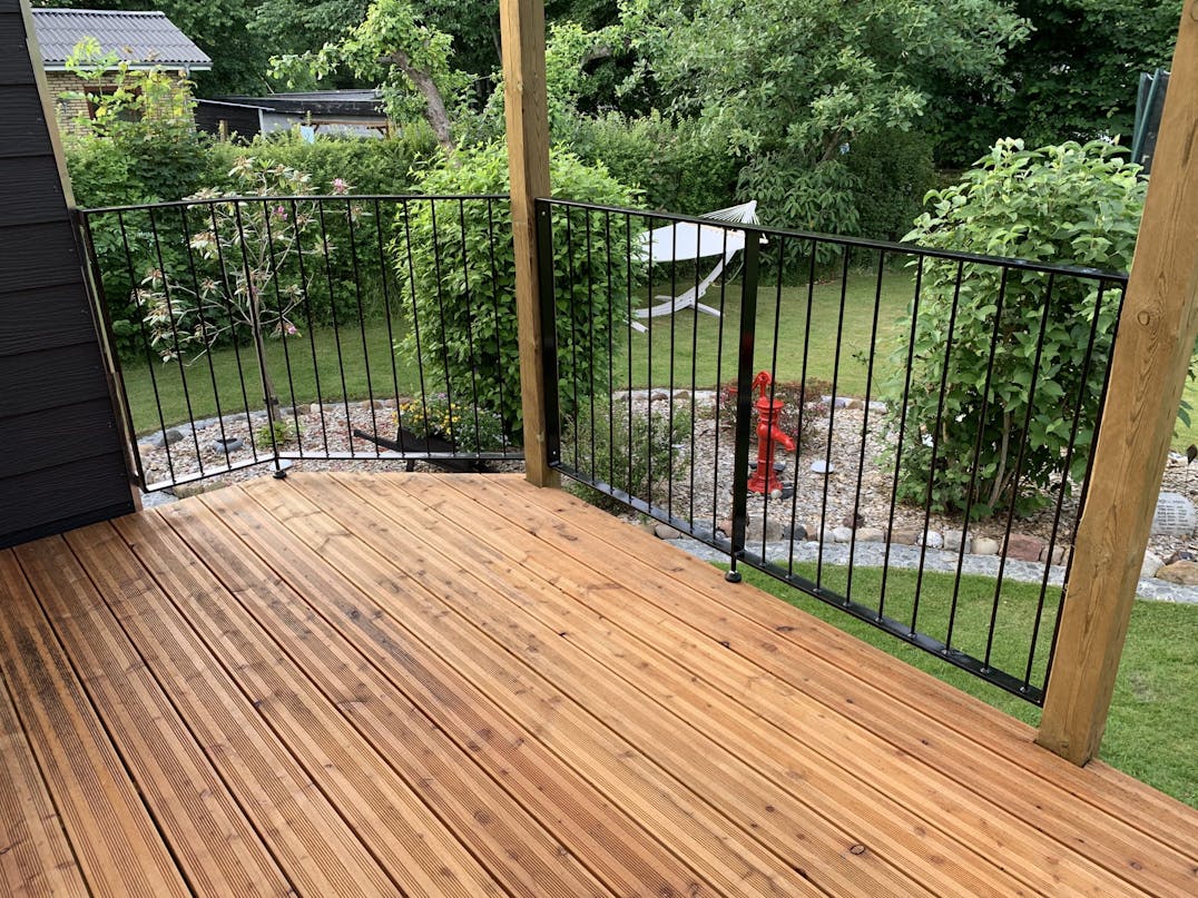 36 kvm. terrasse med jerngelænder 36 kvm. terrasse med jerngelænder